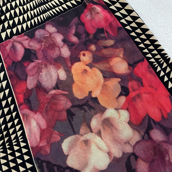 Lightweight floral skirt - Picture 2 of 2